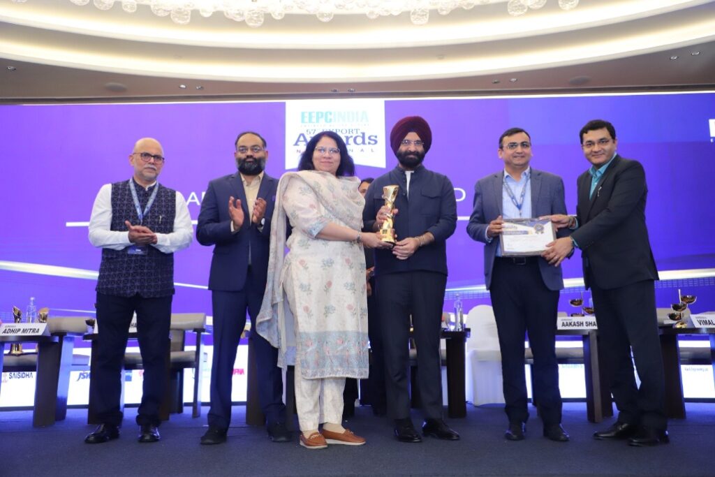 APAR representatives receiving the Star Performer Award 2024-25 by EEPC India